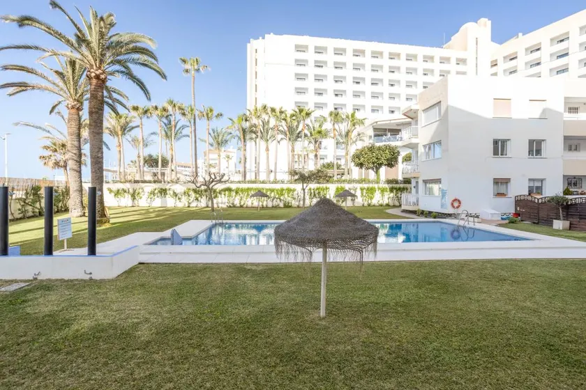 Wohnung mit Pool und Garten | Meerblick - Image 1