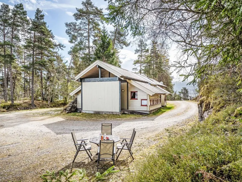 Holiday home with garden & barbecue | Sea view - Image 1
