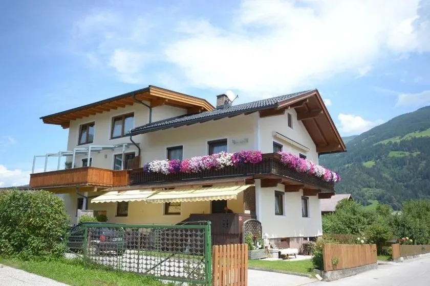 Ferienhaus Tirol Zillertal by FeWo-Plan Raffeiner UDEZ100 - Image 1