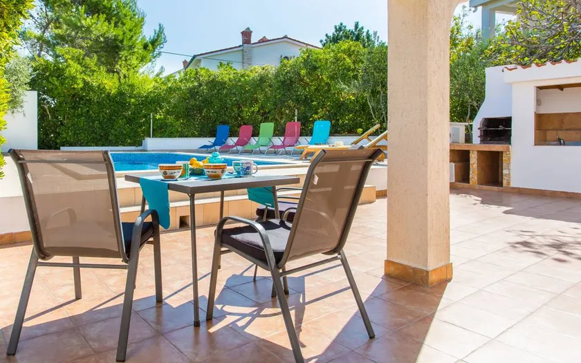 Apartment with garden, pool & barbeque - Image 1