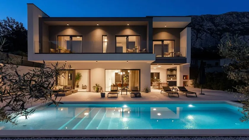 Holiday apartment with private pool, terrace & barbecue - Image 1