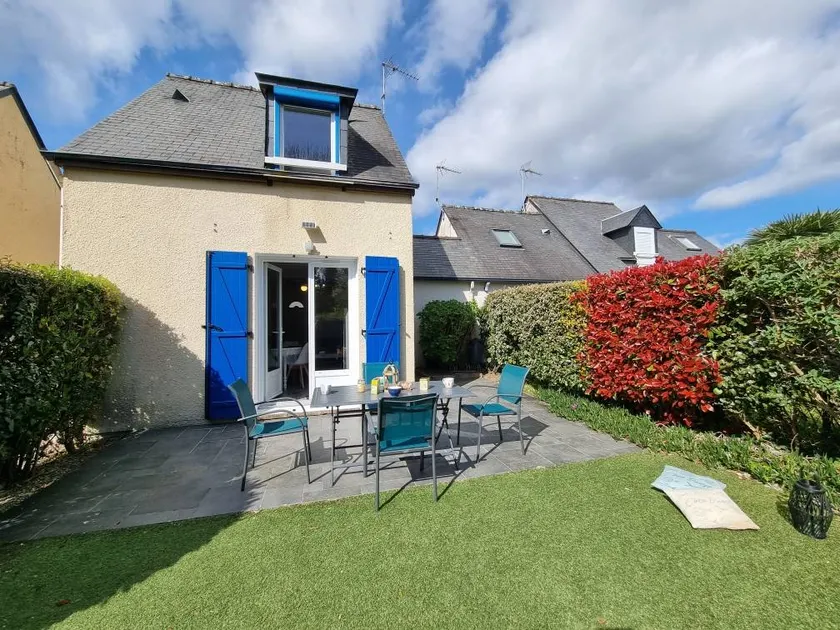Children-friendly holiday home with terrace, pool & barbecue | Garden view | Beach nearby | Pets allowed - Image 1