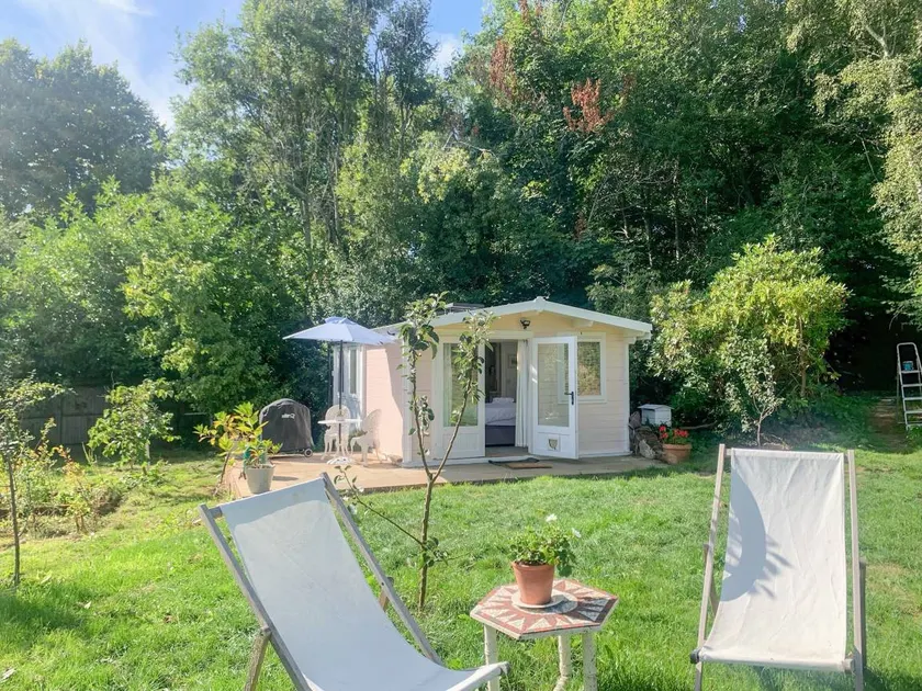 Family-friendly wonderful cottage with garden & barbeque | Pets allowed - Image 1