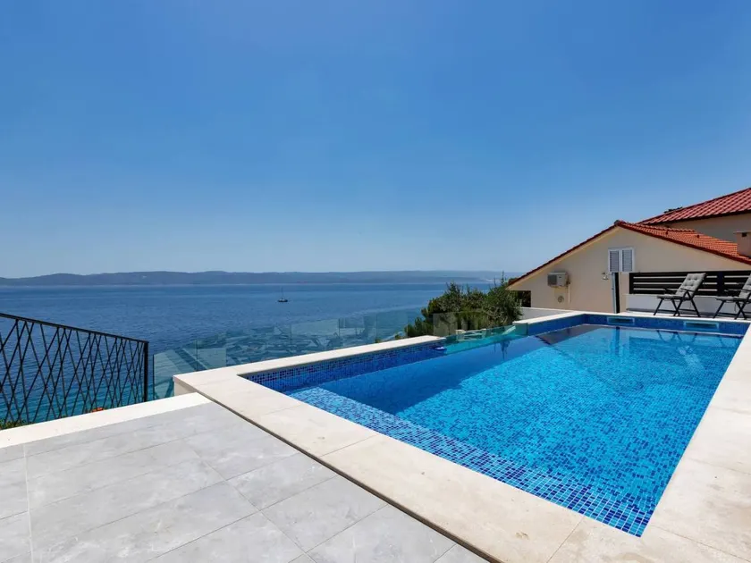 House with private pool, terrace & garden - Image 1