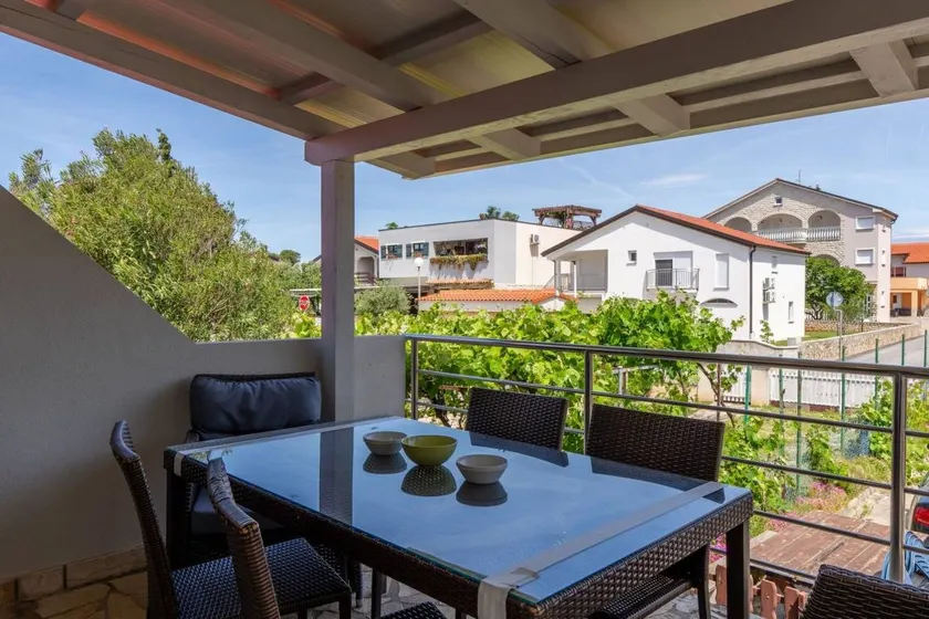 Holiday apartment with barbecue | Garden view - Image 1