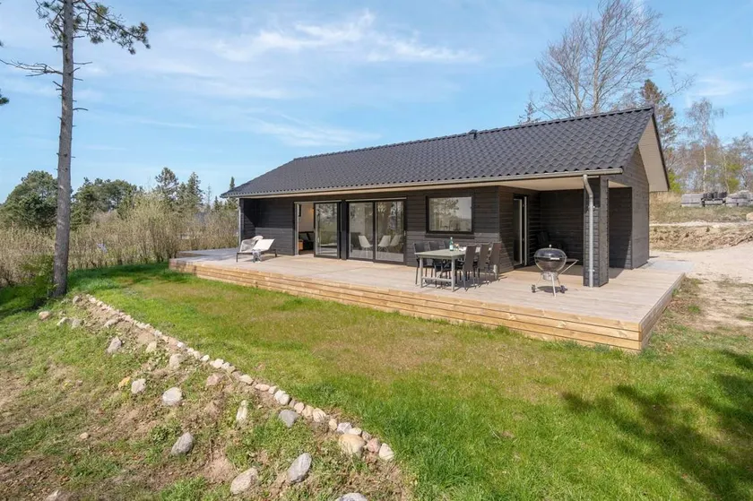 Spacious holiday home with sauna, terrace & jacuzzi | Sea view - Image 1