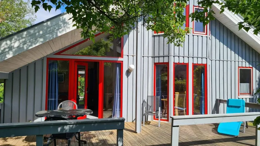 Holiday home with terrace, barbeque & garden - Image 1