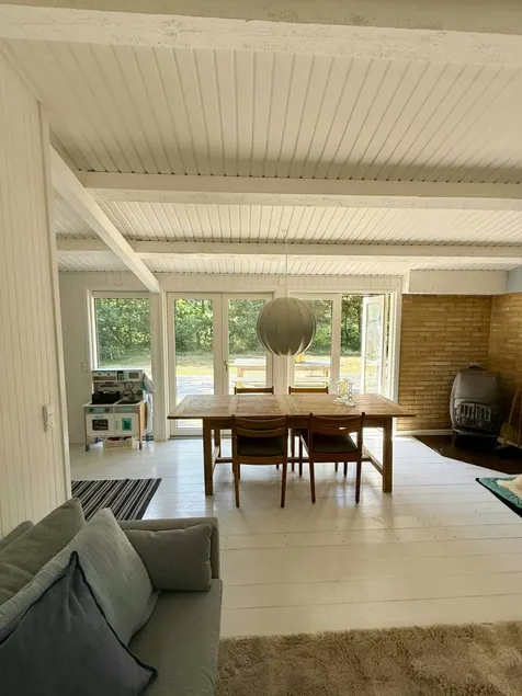 Holiday home with garden, barbeque & terrace - Image 1