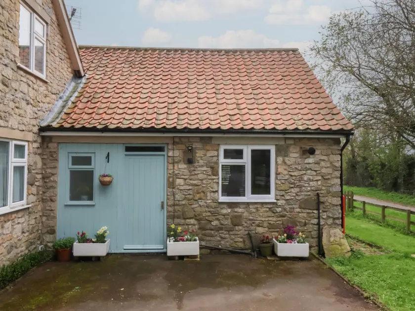 Cottage with garden - Image 1