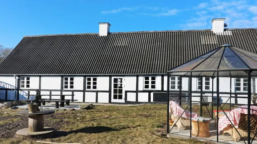 Charming holiday home with garden, terrace & sauna - Image 1