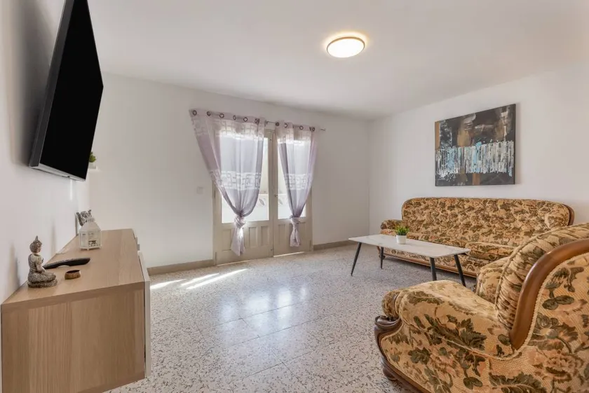 Voll ausgestattetes weiträumiges Apartment | Meerblick | Strand in der Nähe - Image 1