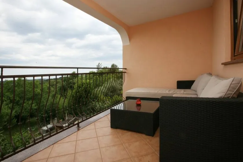 Flat with barbecue - Image 1