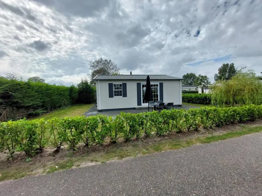 Holiday home with garden & terrace - Image 1
