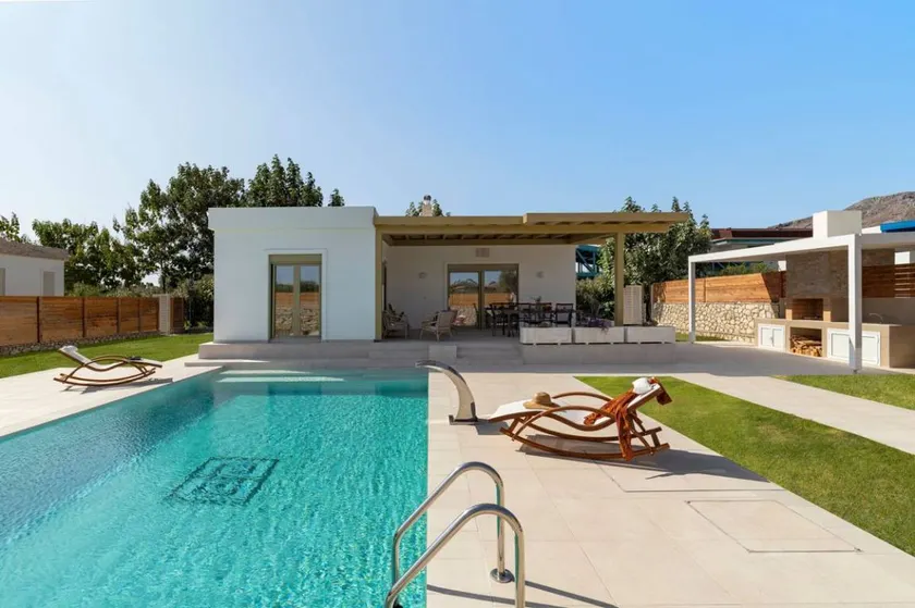 Family-friendly nice villa with garden, terrace & private pool - Image 1