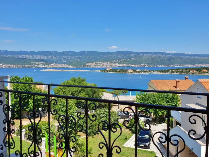 Flat with garden, terrace & barbeque | Sea view - Image 1