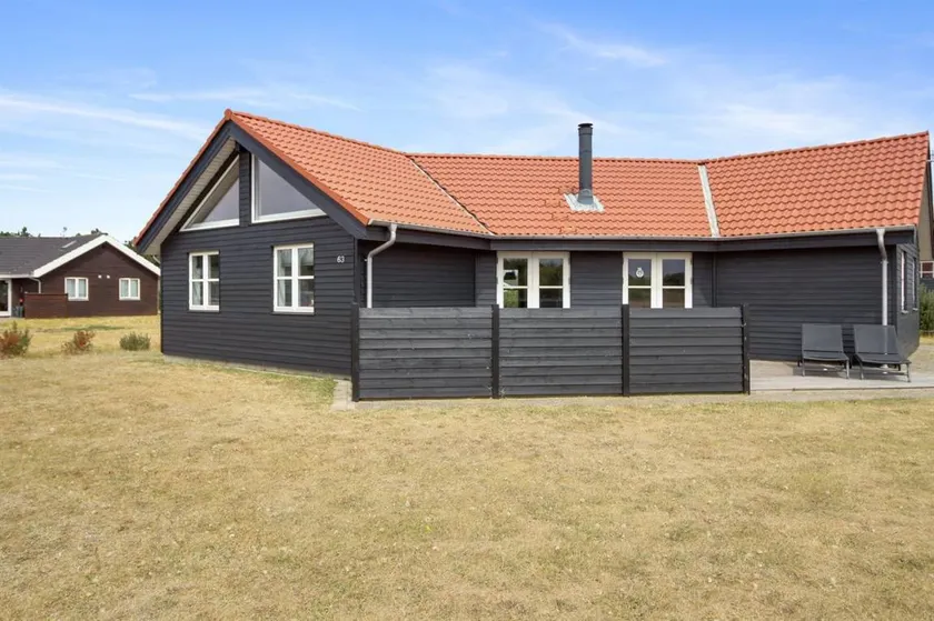 Family-friendly charming holiday home with hot tub & terrace | Pets are welcome - Image 1