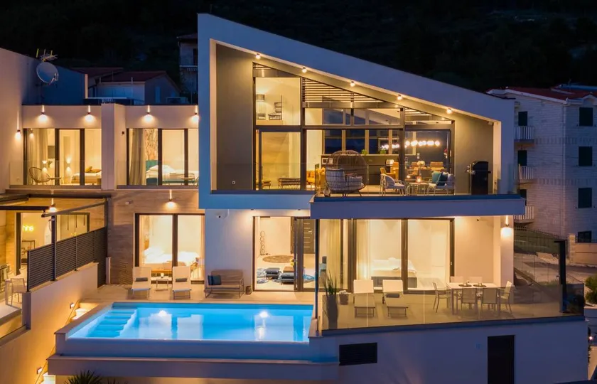 Fully equipped villa with fast internet, garden & private pool | Sea view - Image 1