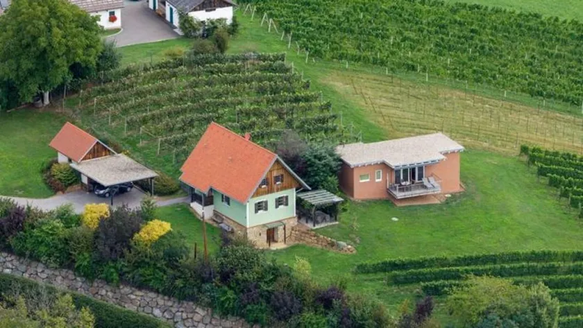 Family-oriented lovely house with sauna, terrace & garden - Image 1