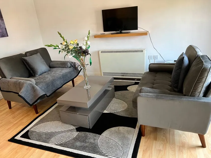 Nantwich - Sleeps 4 - Parking - Town 10mins Walk - Image 1