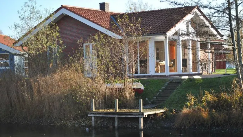 Holiday home with terrace, garden & jacuzzi - Image 1