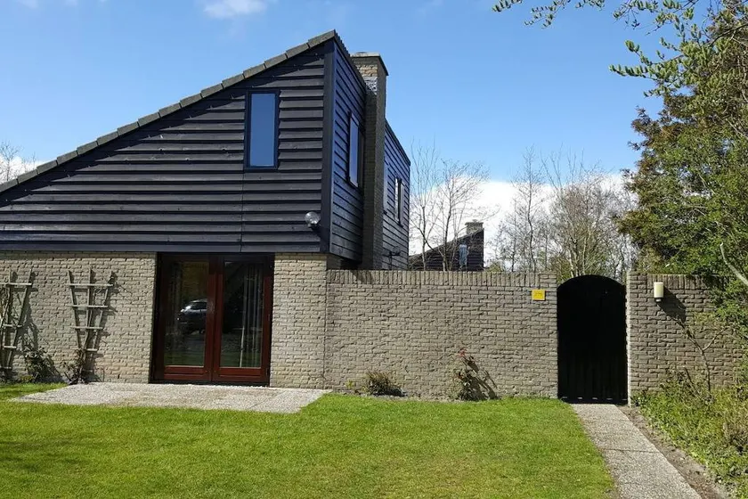 Fully equipped nice bungalow with terrace & garden | Pet-friendly - Image 1