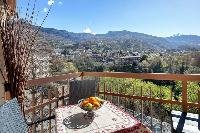 Apartment with terrace | City view - Image 1