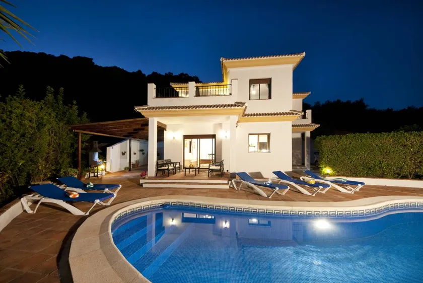 Villa with terrace, private pool & barbeque | Mountain view - Image 1