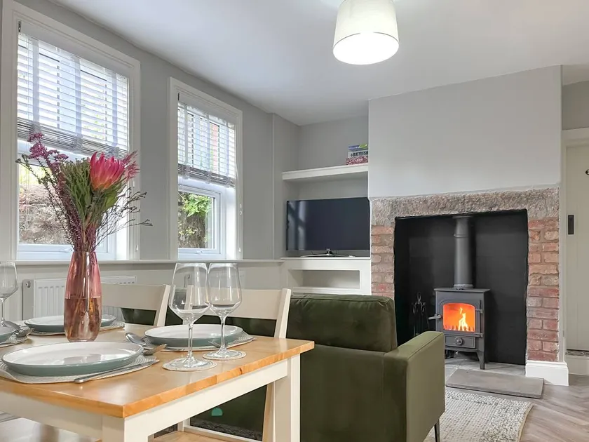 Cottage with garden | River view - Image 1