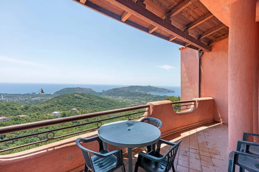 P. R. Club - One-Bedroom Apartment Faro 27 with Sea View, Private Terrace and Air Conditioning - Image 1