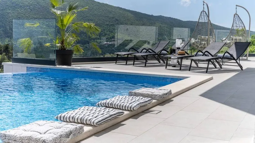Children-friendly holiday apartment with private pool, terrace & garden | Mountain view - Image 1