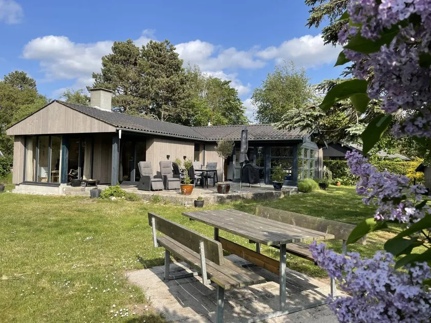 Lovely Holiday Home Close To The Beach And Nature - Image 1
