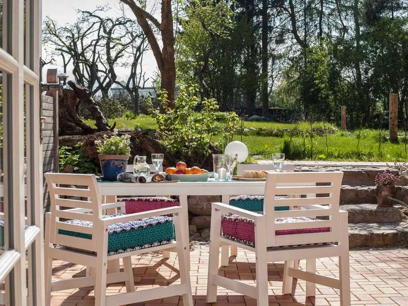 Flat with terrace, garden & barbeque - Image 1