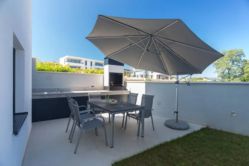 Charming flat with terrace | Beach nearby - Image 1