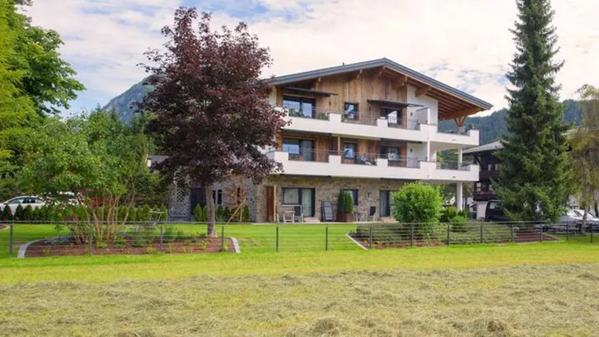 Flat with sauna, garden & terrace - Image 1