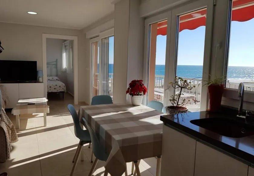 Appartement avec jardin, terrasse et internet haut débit | Vue mer | Adapté au travail à distance - Image 1