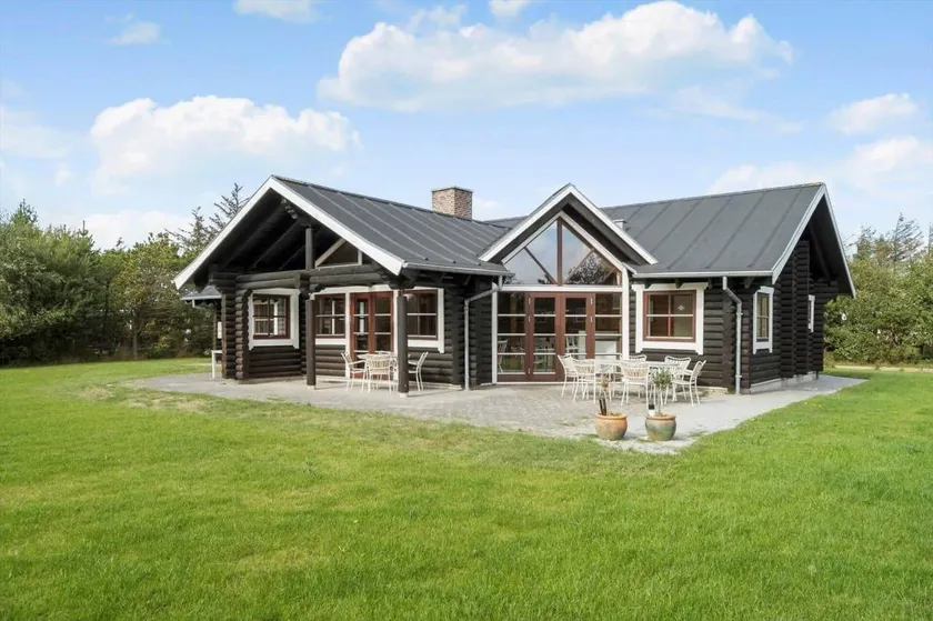 House with jacuzzi, BBQ & sauna - Image 1