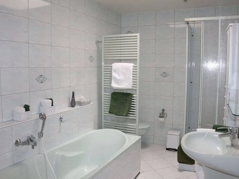 Apartamento con terraza, barbacoa y jardín - Image 1