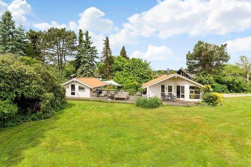 Pleasant house with terrace | Beach nearby - Image 1