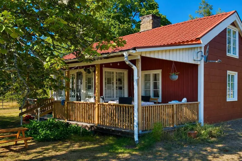 Holiday home with BBQ & garden - Image 1