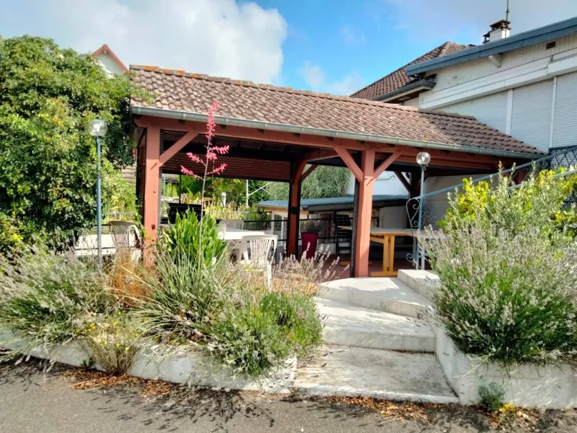 Maison conviviale et familiale avec internet haut débit, terrasse et jardin | Vue jardin | Parfaite pour le travail à distance - Image 1