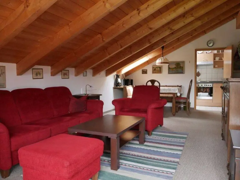 Family-friendly apartment with pool - Image 1