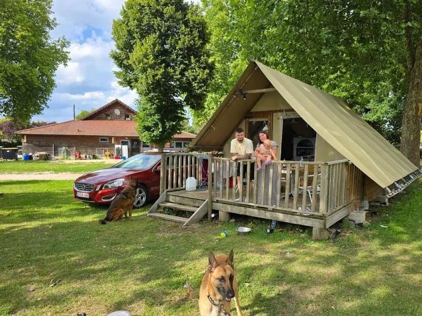 Tent with terrace - Image 1