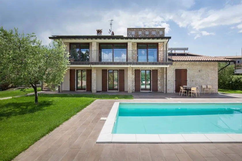 Holiday home with terrace, barbeque & hot tub | Lake view | Perfect for remote work - Image 1