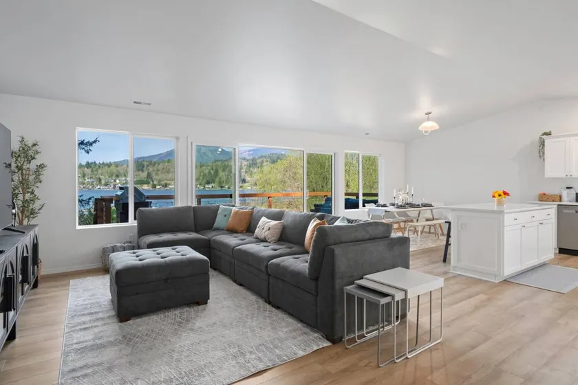 Big Lake Waterfront Retreat - Image 1