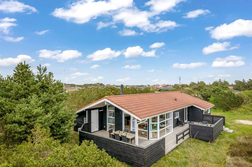 House with sauna, hot tub & terrace - Image 1
