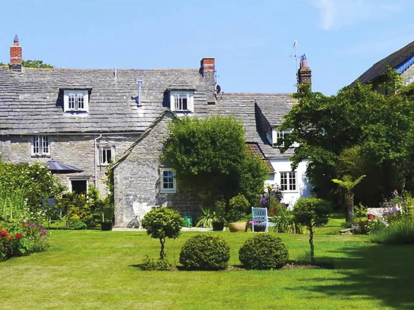 Cottage with terrace & garden - Image 1