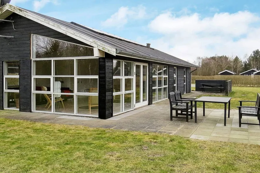 House with pool, barbeque & sauna - Image 1
