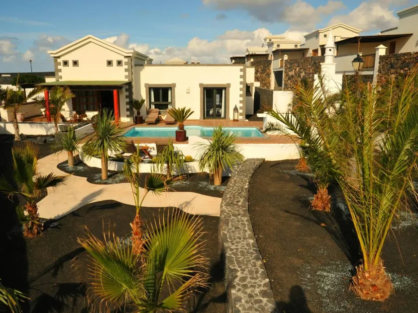 Fully equipped charming holiday home with private pool, terrace & barbeque - Image 1