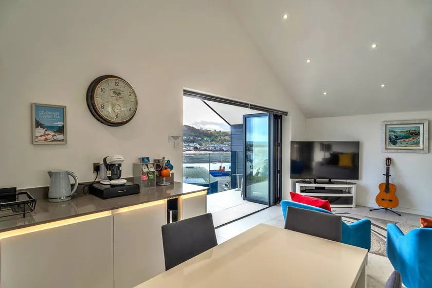 Fully equipped charming flat | Water view - Image 1