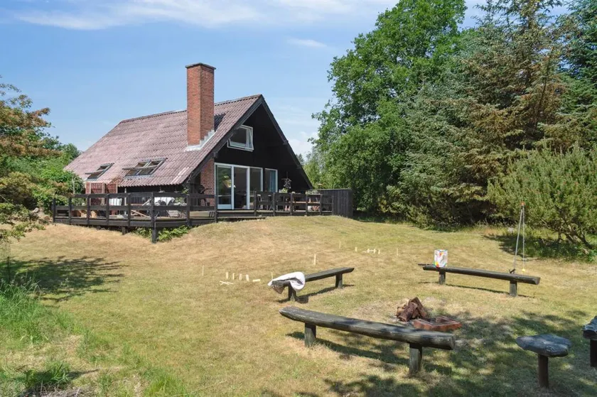 Holiday home with BBQ & terrace | Pets allowed - Image 1